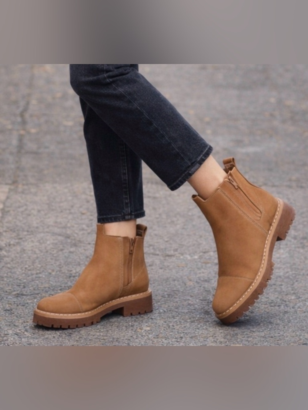 Toms Chelsea pull on Ankle Boots in Tan